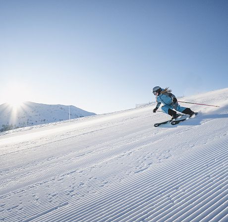 large-skifahrer-geniesst-skitag-in-der-region-hochkoenig-1-1